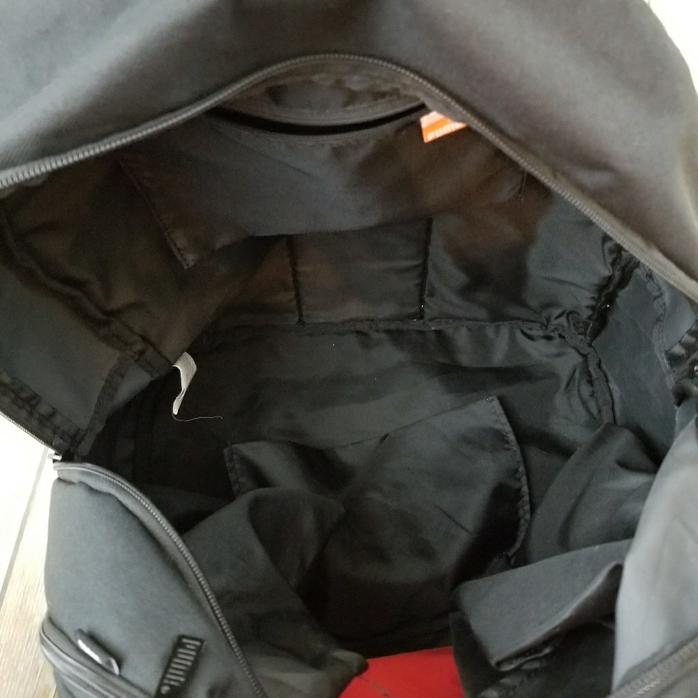 Puma Red and Black Ball Net BackPack - Picture 7 of 7